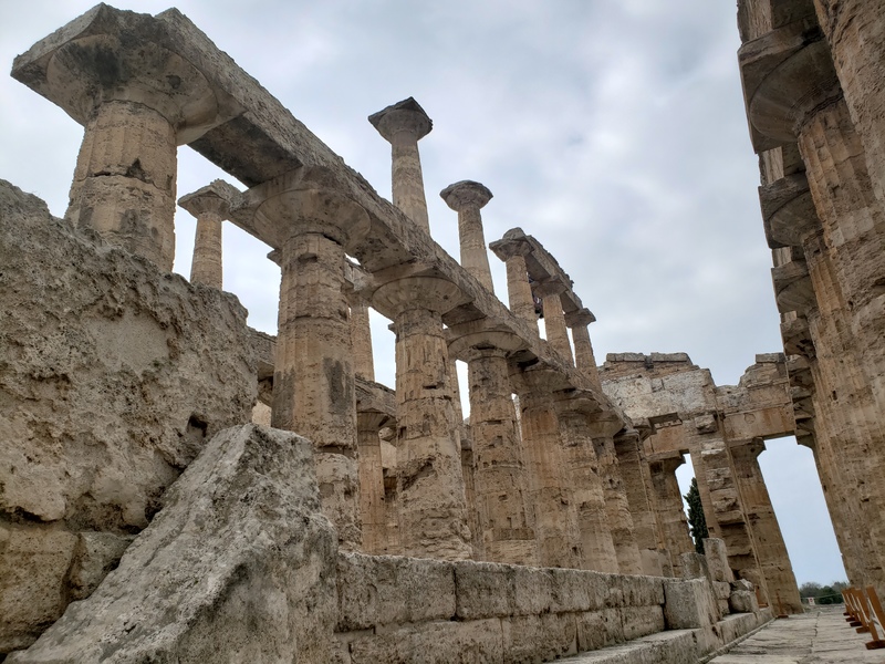 Temple of Hera - inner double columns.jpg