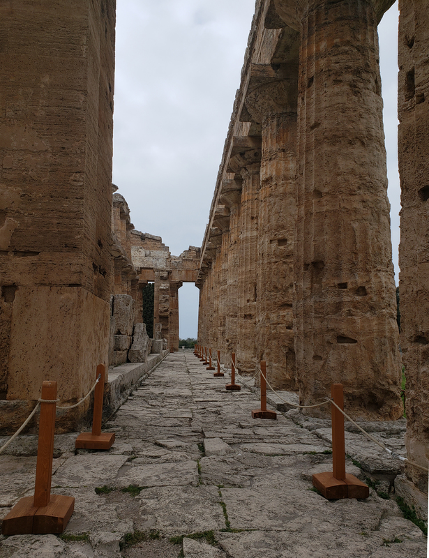 Temple of Hera aisle colonnade.jpg